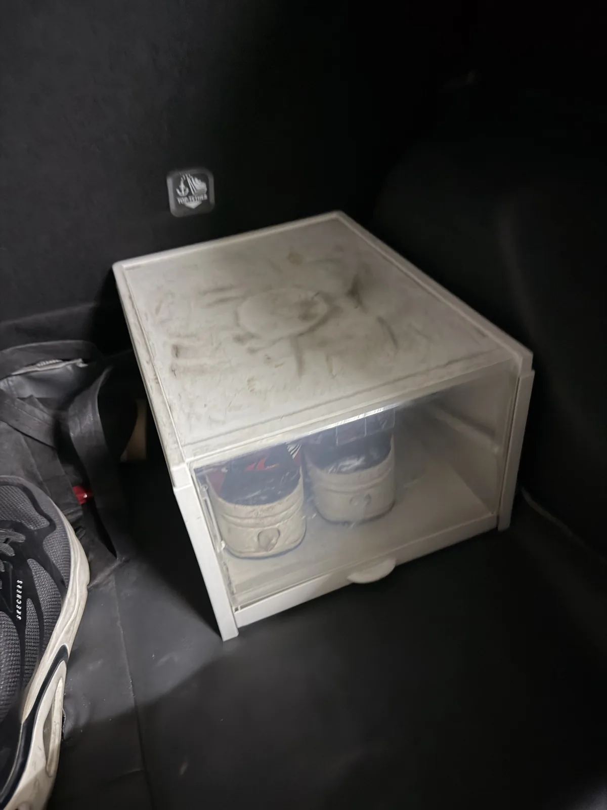 Container Sepatu Pintu Depan