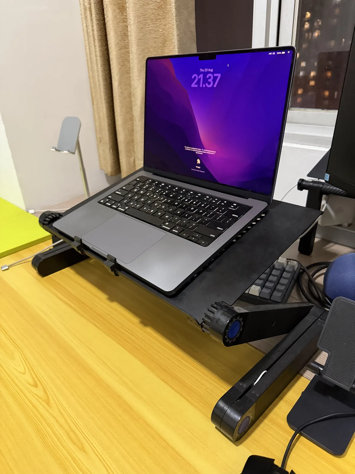 Meja Laptop Lipat