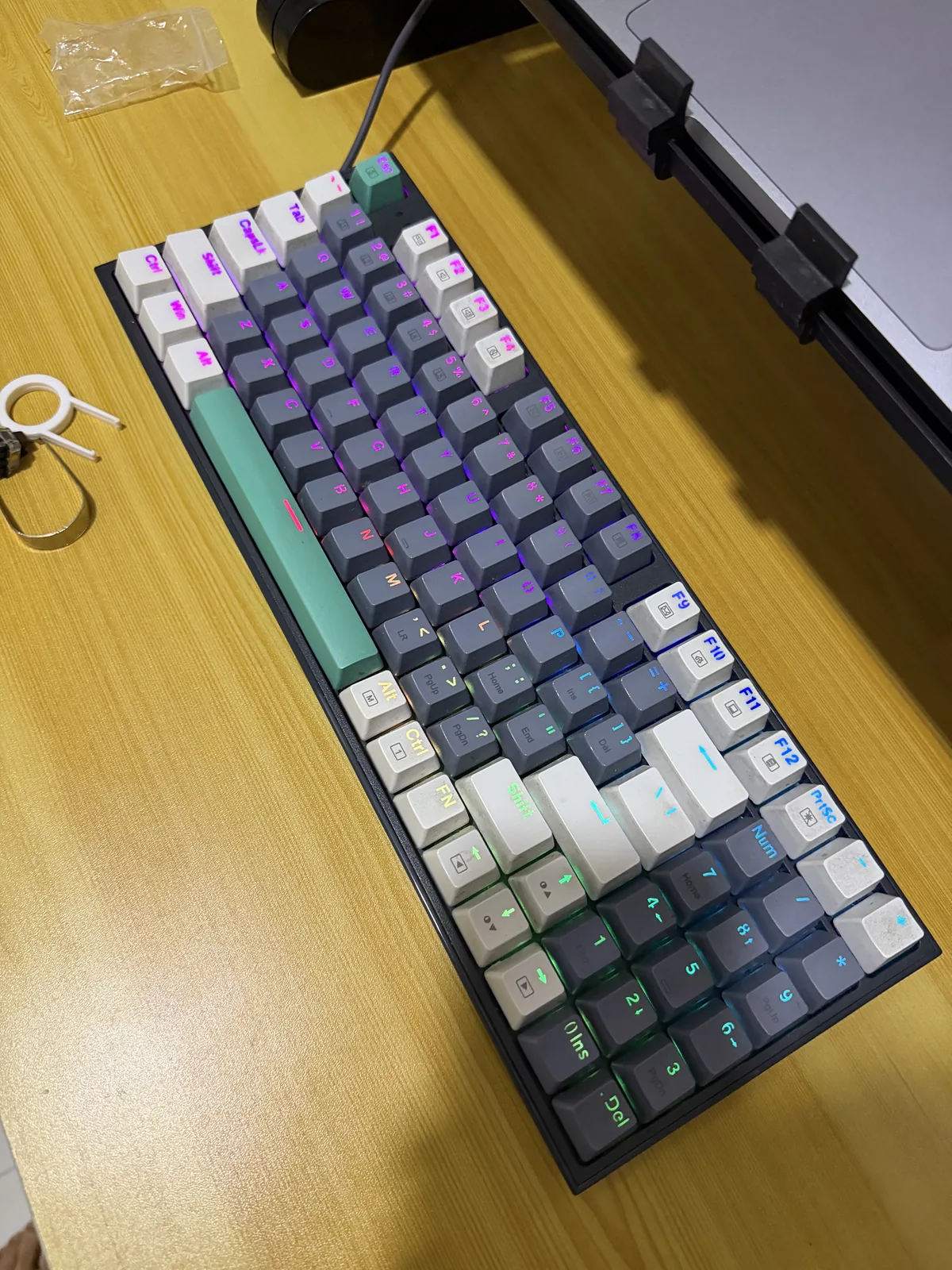 Keyboard Mekanik RGB