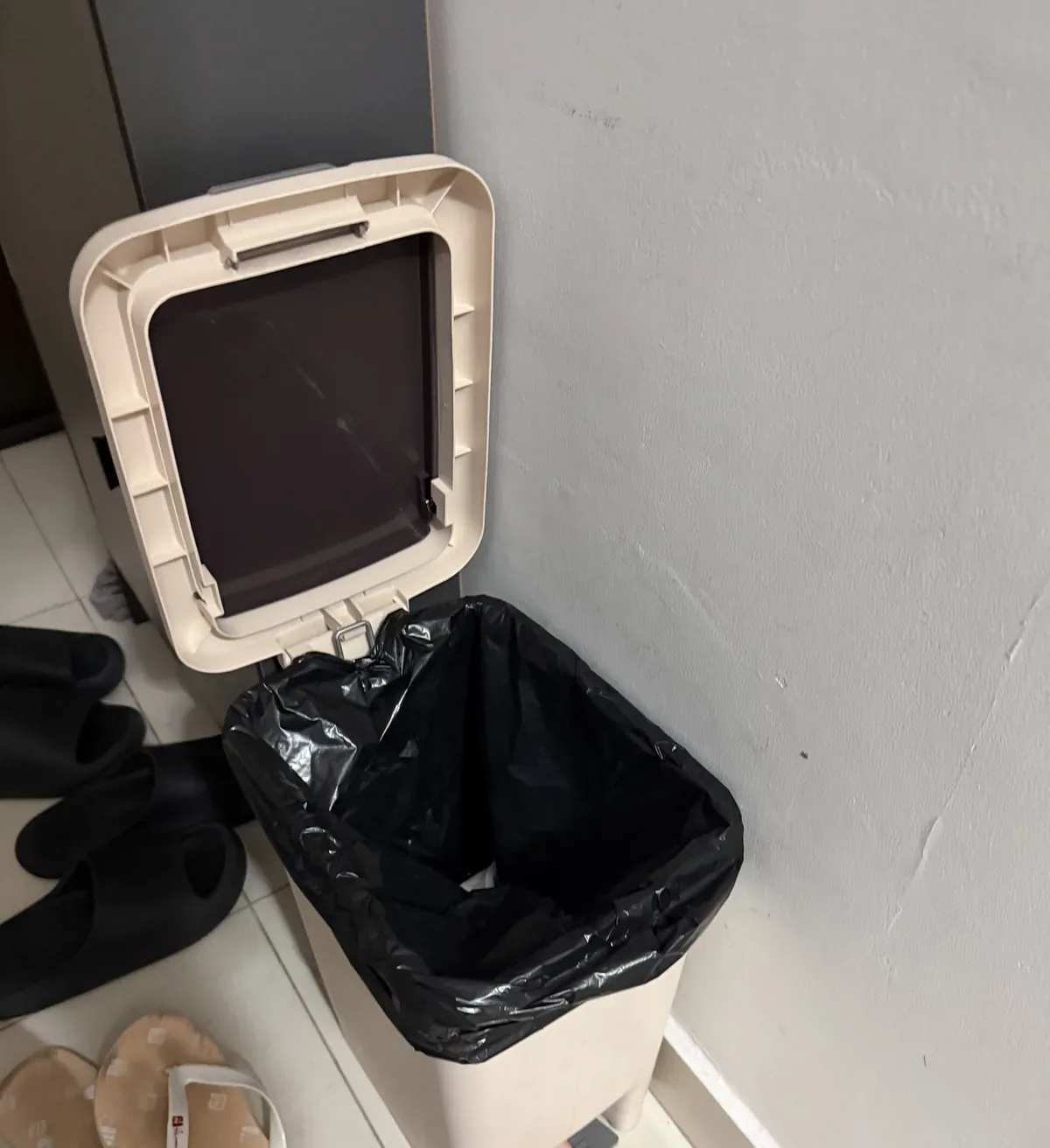 Tempat Sampah Injak