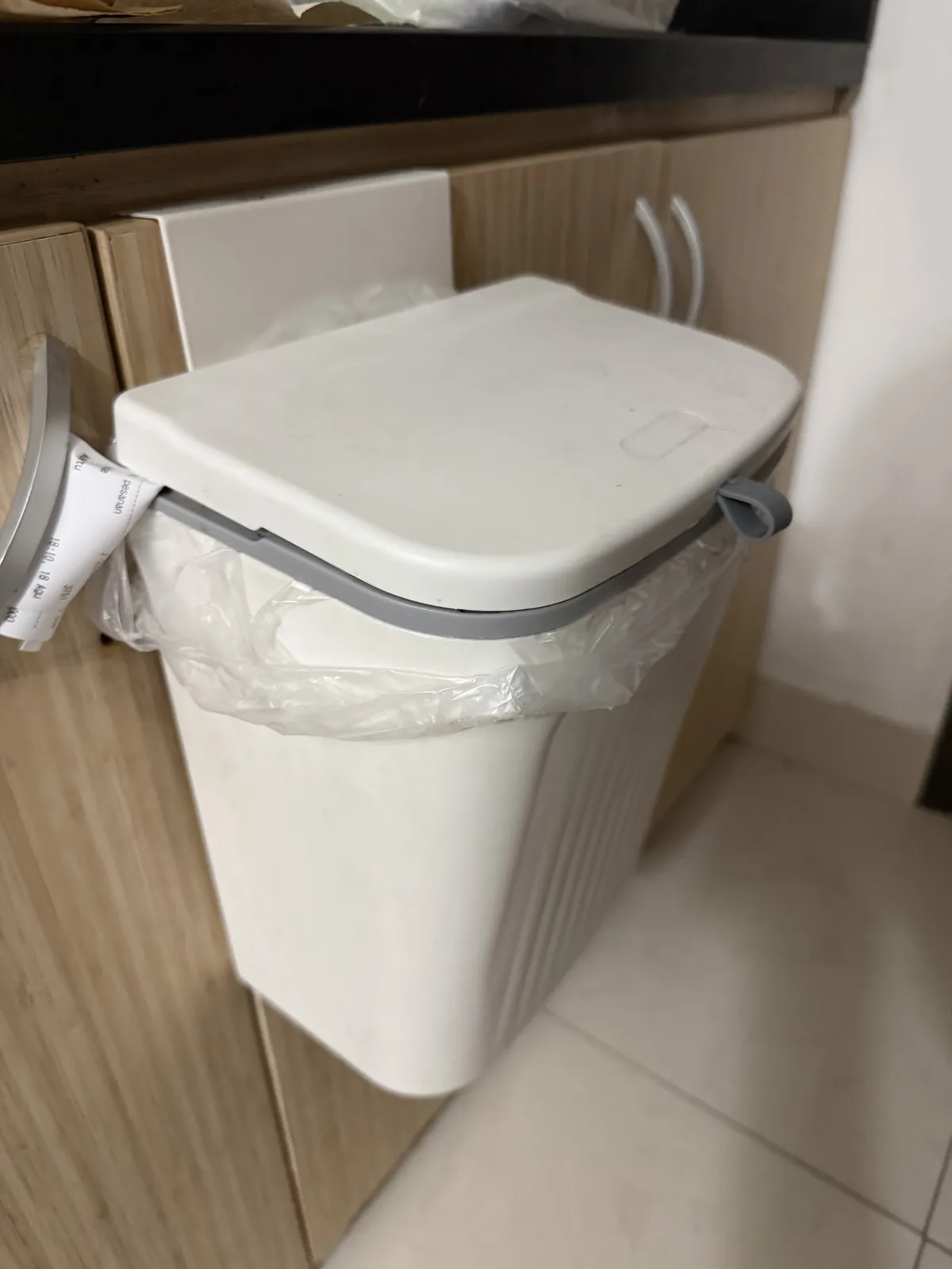 Tempat Sampah Gantung