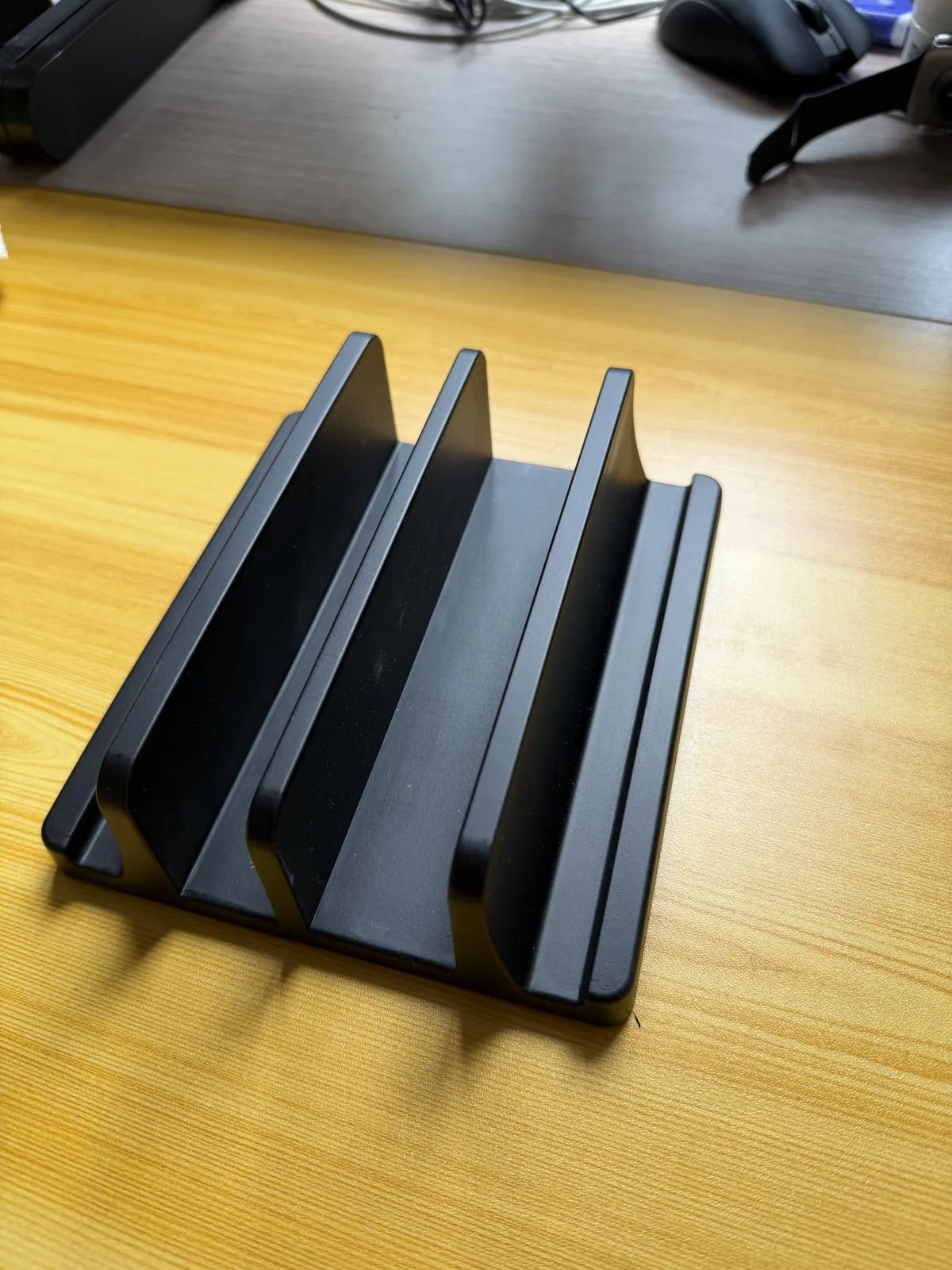Stand Laptop Vertikal 2 Slot