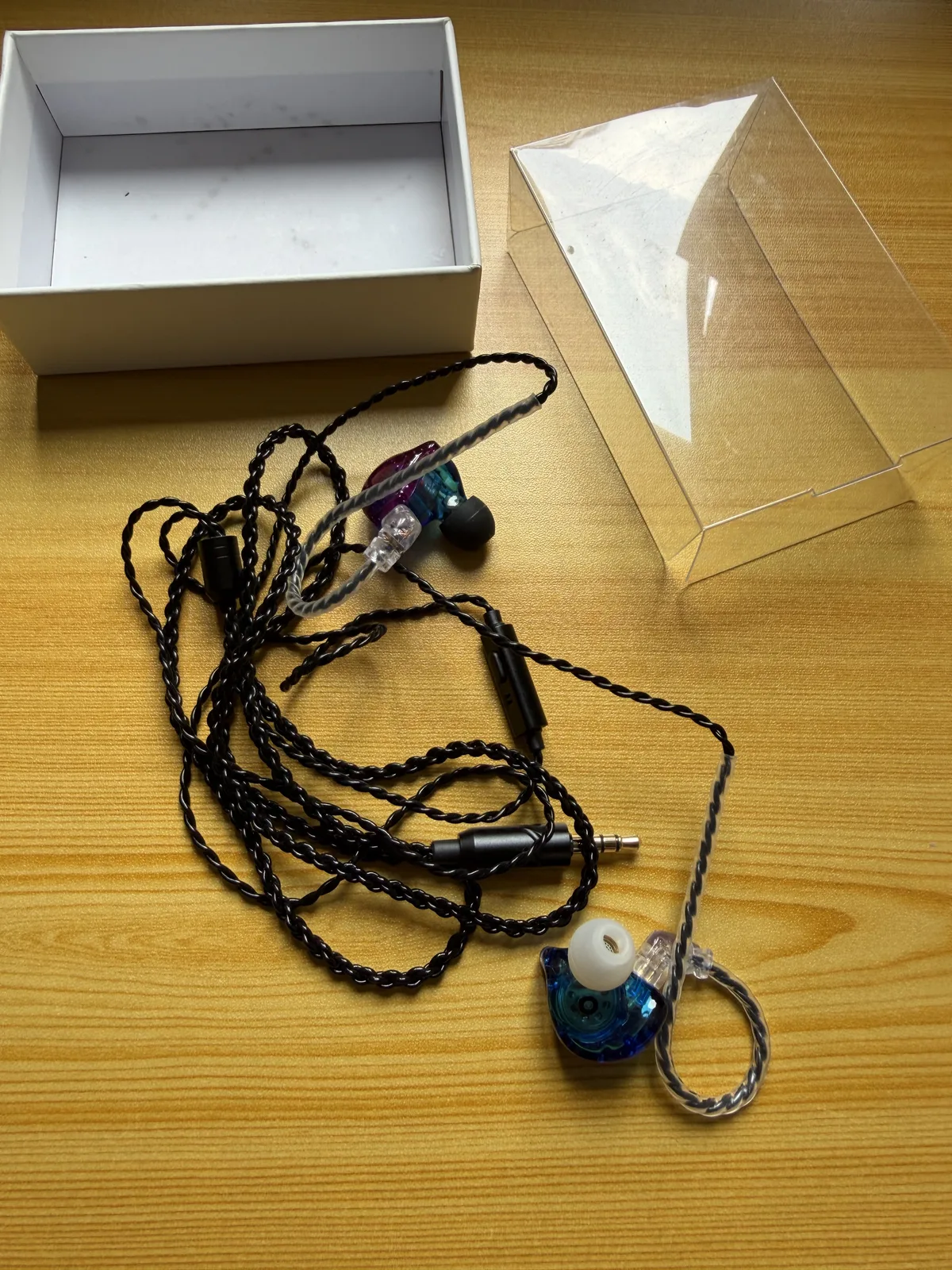 Earphone IEM Kabel dengan Mic, Jack 3.5mm