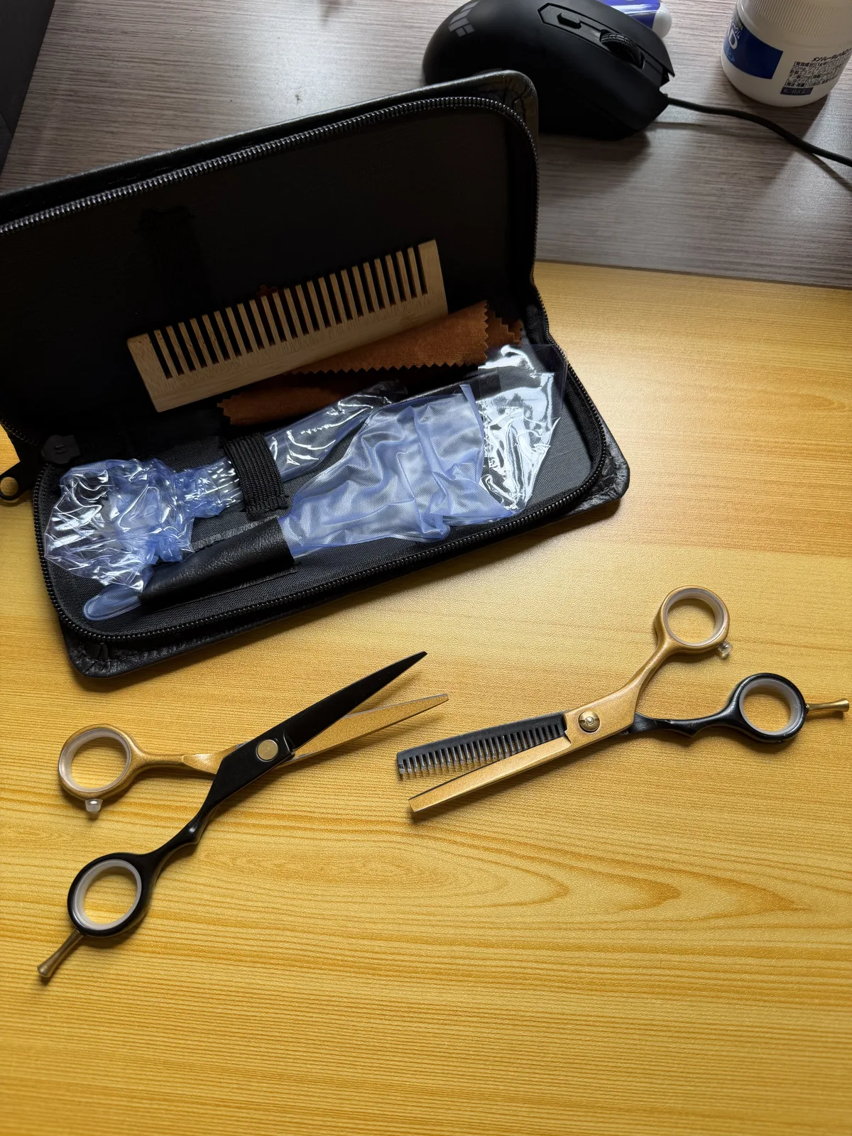 Set Gunting Rambut + Sisir dalam Pouch