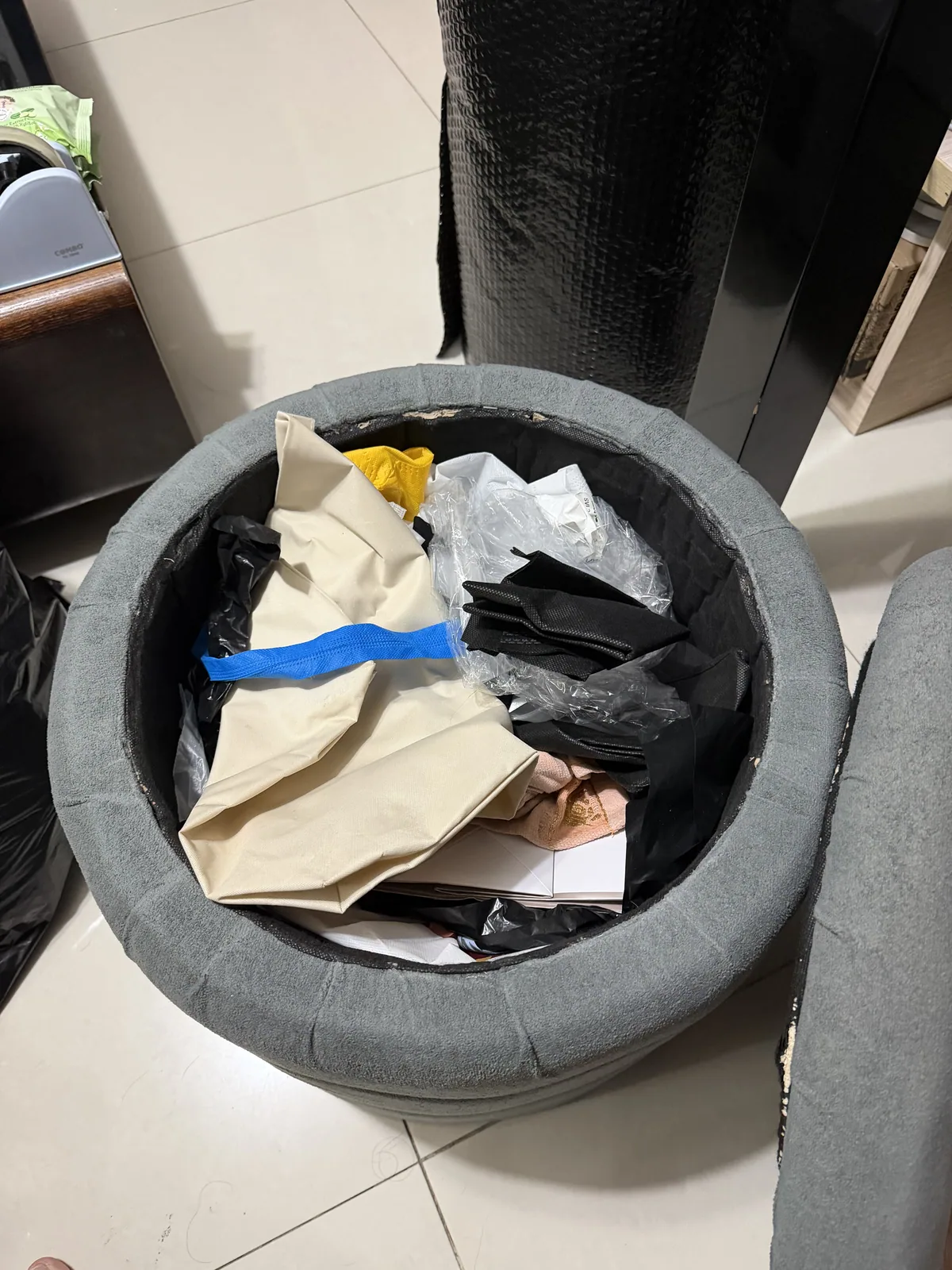 Kursi Bulat dengan Ruang Penyimpanan